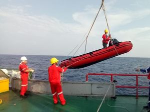 Foto: Cari Lion Air, Begini Suasana di Atas KR Baruna Jaya Pagi Ini