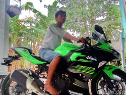 Kata Kawasaki soal Penjual Keripik Beli Ninja 250 Pakai Uang Koin