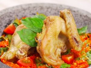 Resep Ayam Goreng Sambal Kemangi, Harum Kemangi Gurihkan Ayam