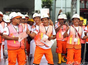 Senangnya Tenaga Kerja Konstruksi Terima Sertifikasi dari Jokowi