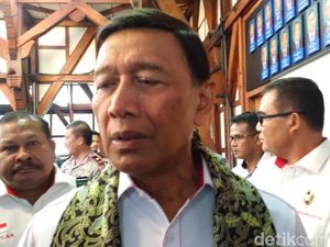 Wiranto Minta Kasus Pembakaran Bendera Tidak Terus Diributkan Wiranto Minta Kasus Pembakaran Bendera Tidak Terus Diributkan