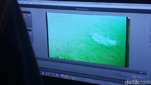 Ini Serpihan Diduga Sayap Lion Air PK-LQP di Dasar Laut