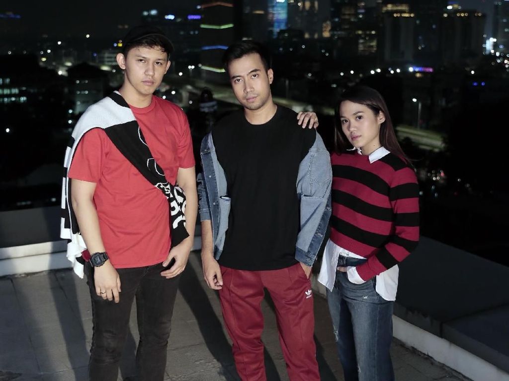 Vidi, Sheryl, Jevin Ungkap Alasan Bikin Klip dengan Video Vertikal Vidi, Sheryl, Jevin Ungkap Alasan Bikin Klip dengan Video Vertikal