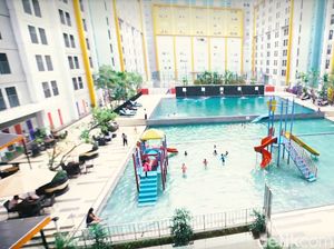 Hotel Nyaman dengan Kolam Renang Luas Untuk Liburan Keluarga