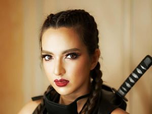 Ini Gaya Halloween Nia Ramadhani: Bajak Laut hingga Ninja Seksi