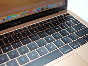 Apple Diduga Mau Bikin Keyboard dari Kaca