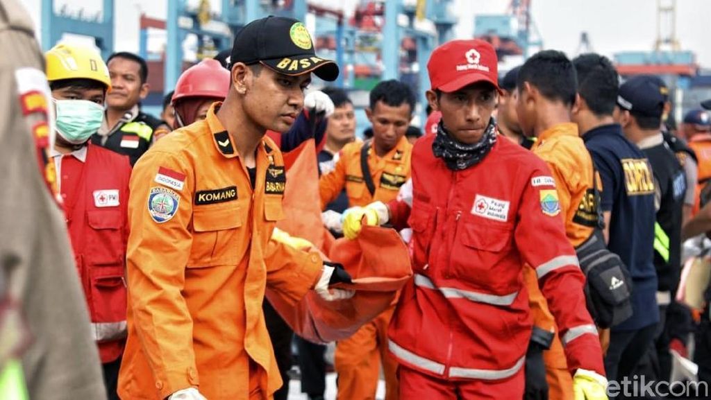 Basarnas-PMI Bahu Membahu di Posko Evakuasi Lion Air JT 610