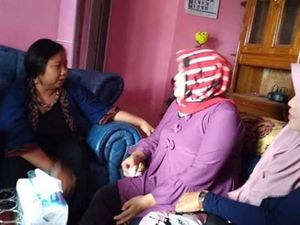 Momen Pertemuan Terakhir TKI Tuti dan Keluarga Sebelum Dieksekusi Momen Pertemuan Terakhir TKI Tuti dan Keluarga Sebelum Dieksekusi