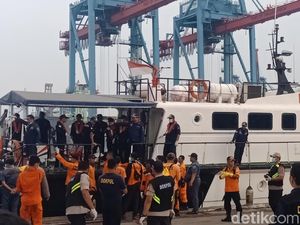 KPLP Bawa 2 Kantong Jenazah Berisi Anggota Tubuh Korban Lion Air