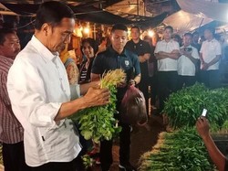 Blusukan Malam ke Pasar Bogor, Jokowi Pastikan Harga Stabil