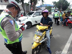 Nggak Usah Protes kalau Disetop Polisi, Tilang Manual Berlaku Lagi