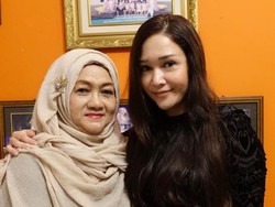 Pesan Manis Ibunda di Pernikahan Maia Estianty