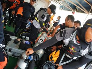 Aksi Basarnas Special Group, Menyelami Lautan, Mencari Lion Air