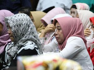Wali Kota Kendari Divonis, Pendukungnya Menangis Wali Kota Kendari Divonis, Pendukungnya Menangis