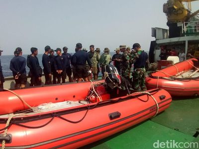 Foto: Tim Penyelam Siap Ambil Black Box Lion Air