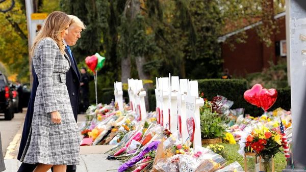 Momen Trump dan Melania Kunjungi Lokasi Penembakan Sinagoge