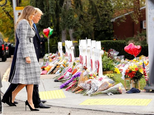 Momen Trump dan Melania Kunjungi Lokasi Penembakan Sinagoge