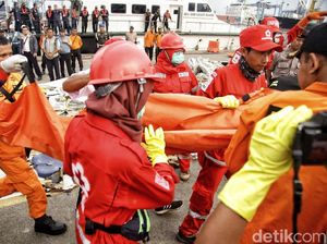 Basarnas: Total 56 Kantong Jenazah Sudah Dibawa ke RS Polri Basarnas: Total 56 Kantong Jenazah Sudah Dibawa ke RS Polri