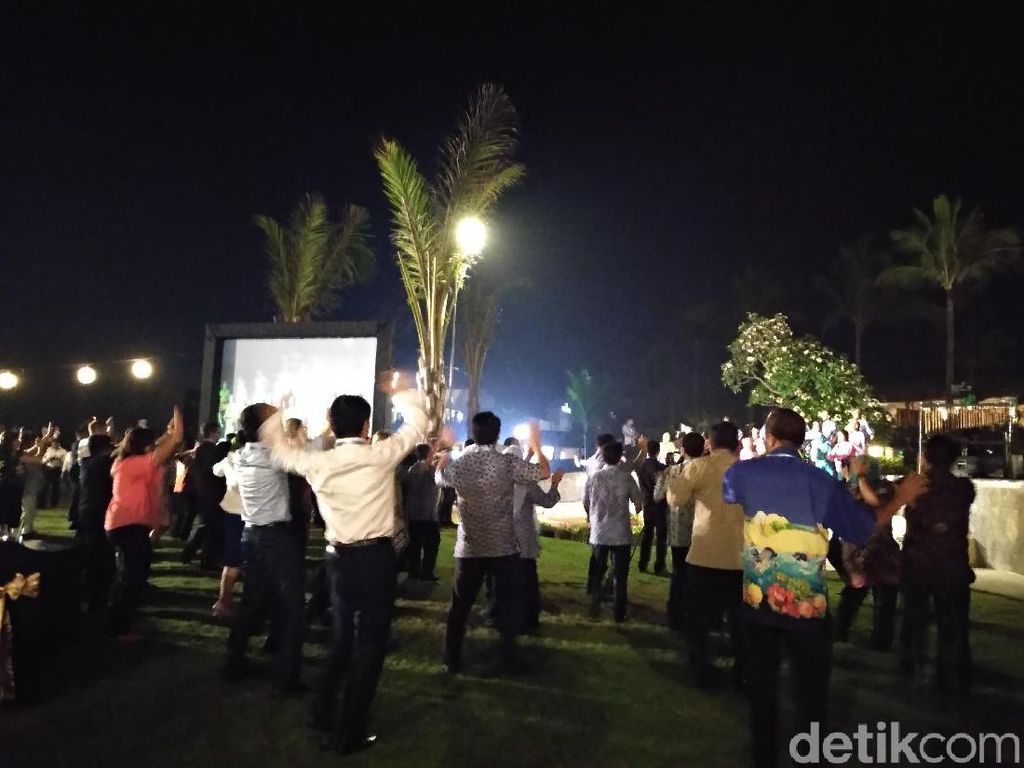 Angklung hingga Tarian Gemu Famire Meriahkan Pertemuan IGR-4 Angklung hingga Tarian Gemu Famire Meriahkan Pertemuan IGR-4