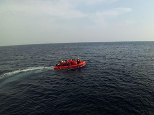 Tim di KR Baruna Jaya Fokuskan Area Pencarian Lion Air Tim di KR Baruna Jaya Fokuskan Area Pencarian Lion Air