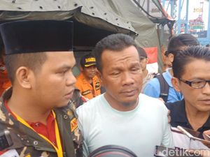 Ayah Rafi Menangis Histeris Lihat Sepatu Anaknya di Dermaga JICT