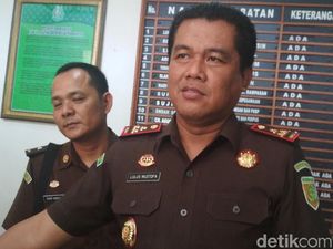 Terima Suap Rp 200 Juta, Anggota Dewan di Trenggalek Ditahan Kejari Terima Suap Rp 200 Juta, Anggota Dewan di Trenggalek Ditahan Kejari