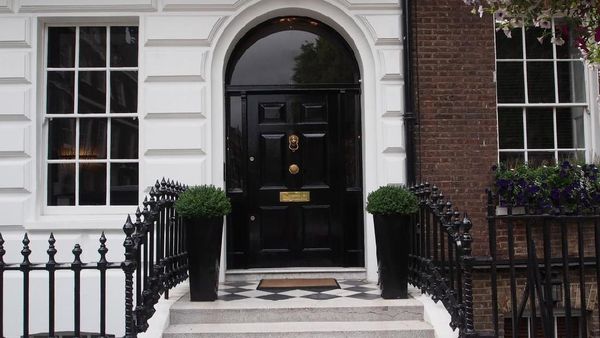 Pilihan Warna Pintu Depan Rumah yang Bisa Menggambarkan Kepribadianmu