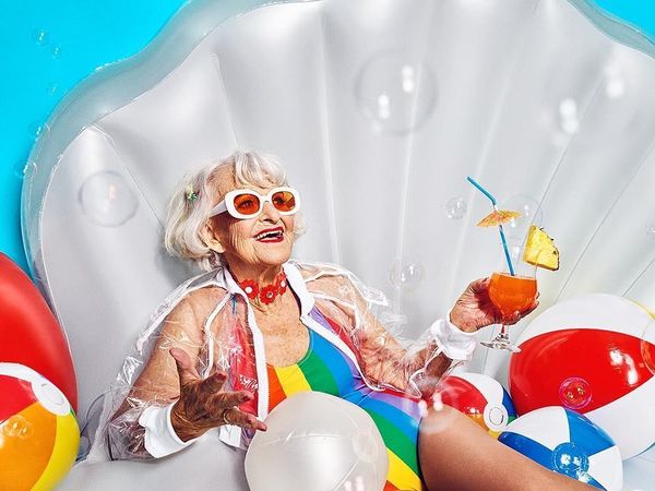 Momen Baddie Winkle, Nenek-nenek Selebgram yang Nyentrik Saat Kulineran
