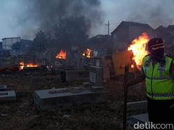 Digunakan untuk Sarana Berjudi, Puluhan Bekupon Dibakar