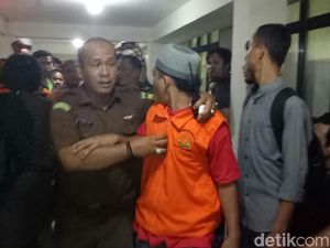 Usai Divonis 20 Tahun, Pembunuh Driver GrabCar Teriak: Mati Kau! Usai Divonis 20 Tahun, Pembunuh Driver GrabCar Teriak: Mati Kau!