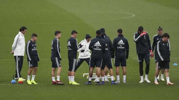 Real Madrid ditangani sementara oleh Santiago Hernan Solari.