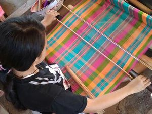 Foto: Kain Tenun Adat Bayan Nan Cantik dan Sakral