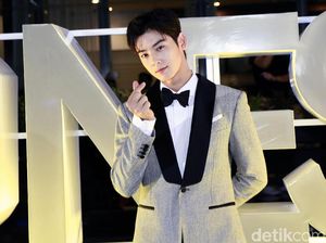 Cha Eun Woo Bikin Pameran Foto di Tengah Kasus Pajak, Agensi Buka Suara