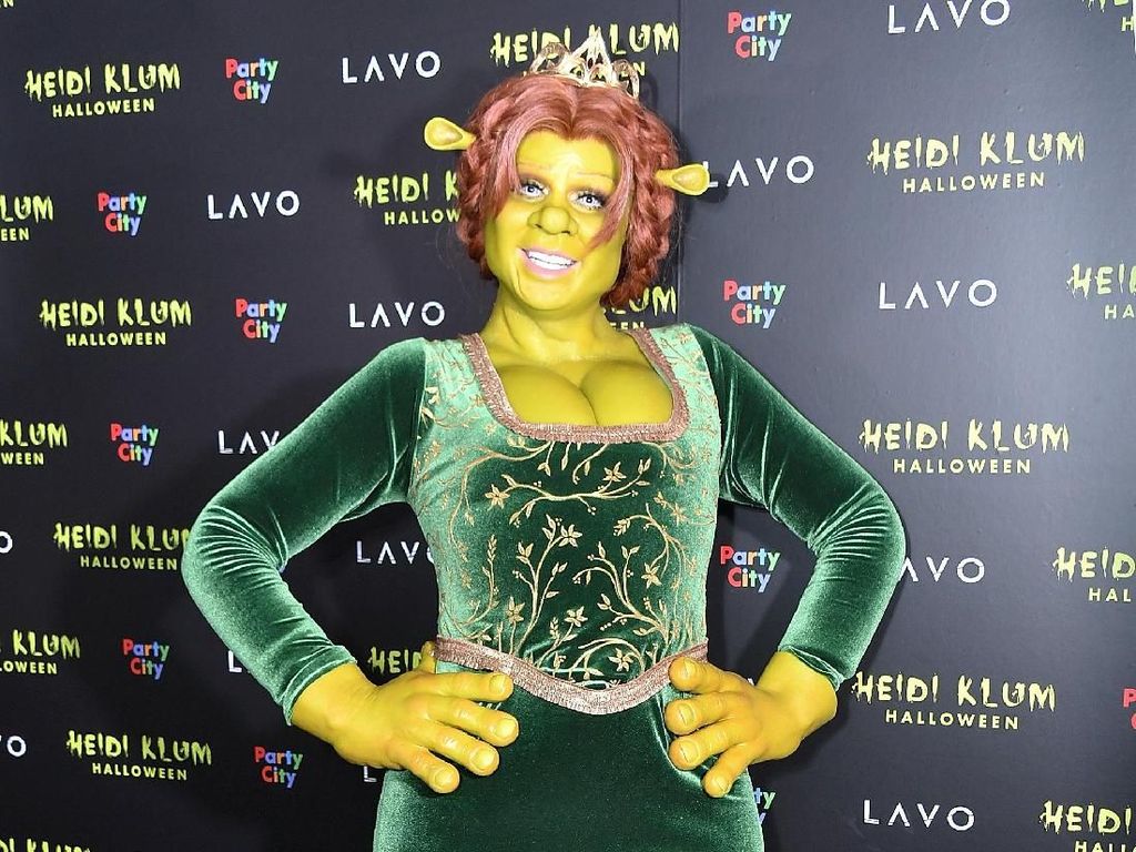 Ratu Halloween Heidi Klum Ungkap Kostum Kerennya Tahun Ini, Jadi Shrek!