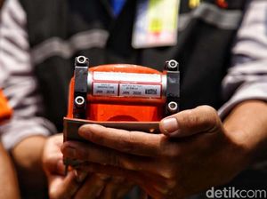 Melihat Lebih Dekat FDR Lion Air PK-LQP yang Ditemukan di Dasar Laut Melihat Lebih Dekat FDR Lion Air PK-LQP yang Ditemukan di Dasar Laut