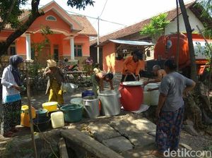 Masih Kekeringan, Distribusi Air Bersih di Situbondo Diperpanjang