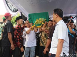 Suasana Haru Warnai Pemakaman Korban Lion Air JT-610