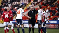 Memperkuat Southampton, Blackburn Rovers, sampai Bolton Wanderers. Satu hal yang tak berubah dari Kevin Davies adalah pelanggaran-pelanggaran yang dia lakukan, yang membuat dia menerima 99 kartu kuning dan dua kartu merah. (Ben Hoskins/Getty Images)