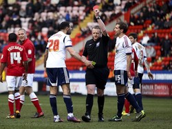 Memperkuat Southampton, Blackburn Rovers, sampai Bolton Wanderers. Satu hal yang tak berubah dari Kevin Davies adalah pelanggaran-pelanggaran yang dia lakukan, yang membuat dia menerima 99 kartu kuning dan dua kartu merah. (Ben Hoskins/Getty Images)