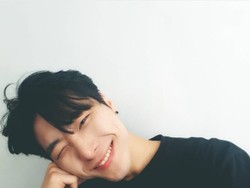 Mirip Artis Korea! Barista Ganteng Ini Jago Bikin Latte Art