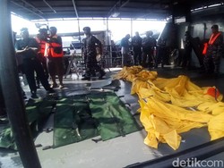 Tim Basarnas Temukan Paspor Pramugari dan Perosotan Darurat Lion Air