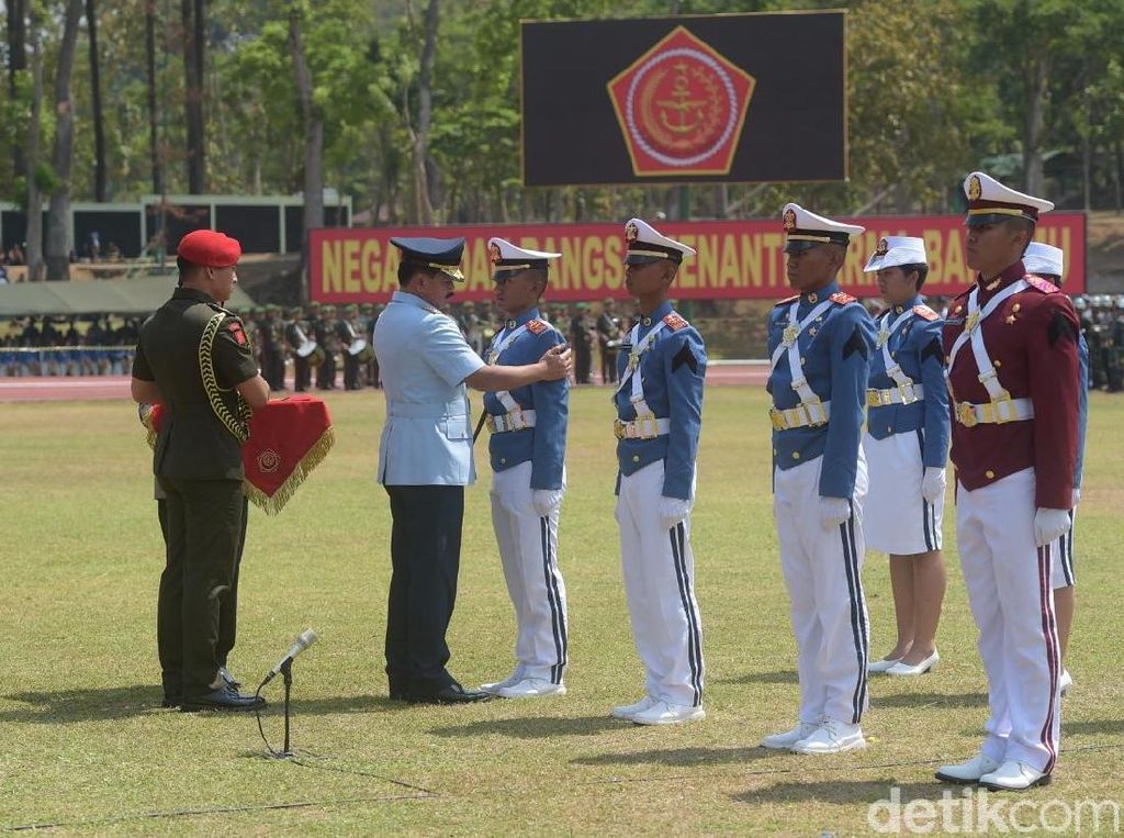 Ini Pesan Panglima TNI pada Taruna Prabhatar di Akmil Magelang Ini Pesan Panglima TNI pada Taruna Prabhatar di Akmil Magelang