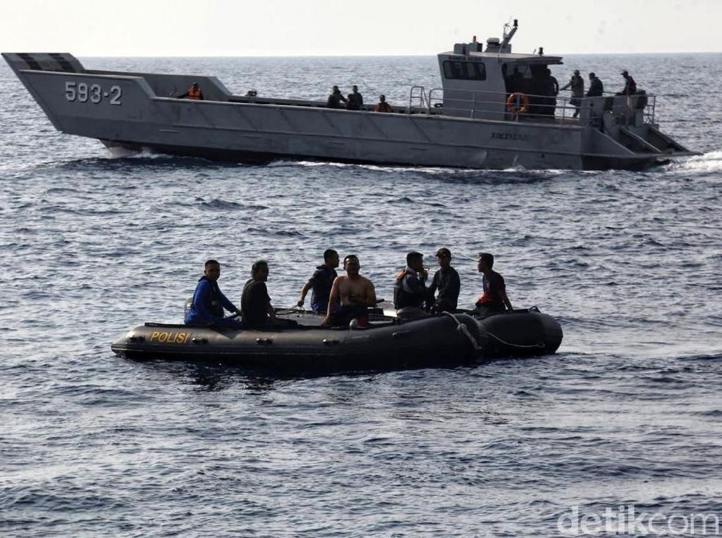 CVR Lion Air Ditemukan, Tim Satgas Gunakan KRI Leuser dan Spica CVR Lion Air Ditemukan, Tim Satgas Gunakan KRI Leuser dan Spica