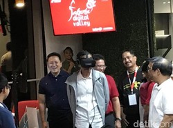Resmikan Kawasan Telkom Hub, Jokowi Jajal VR Wisata Raja Ampat