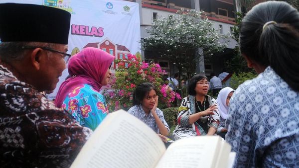 Peringatan Hari Belajar di Luar Kelas