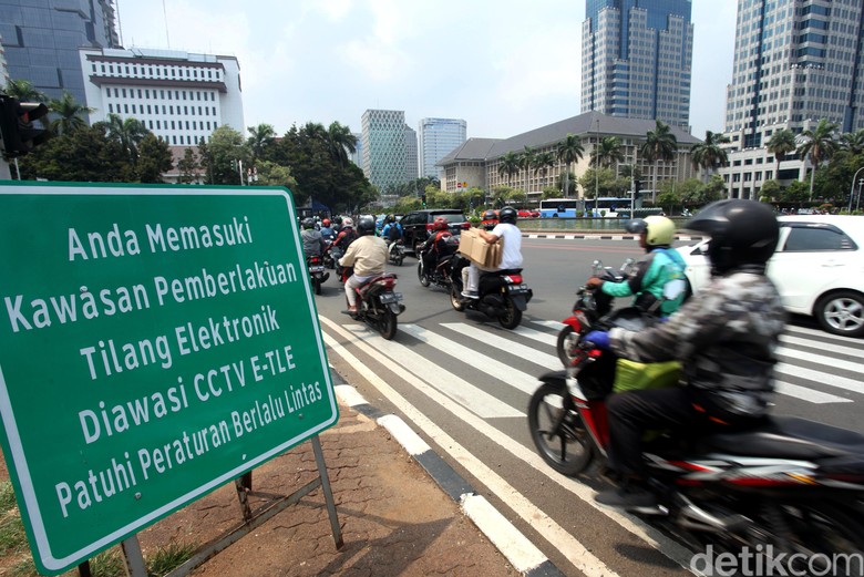 217 Pengemudi Terekam Lakukan Pelanggaran di Hari ke-5 Tilang Elektronik 217 Pengemudi Terekam Lakukan Pelanggaran di Hari ke-5 Tilang Elektronik