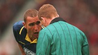 Dengan koleksi tujuh kartu merah, Vinnie Jones masuk dalam daftar ini. Dia juga masih memegang rekor sebagai pemain yang paling cepat dapat kartu kuning, tiga detik usai masuk lapangan. (Chris Cole/ALLSPORT)