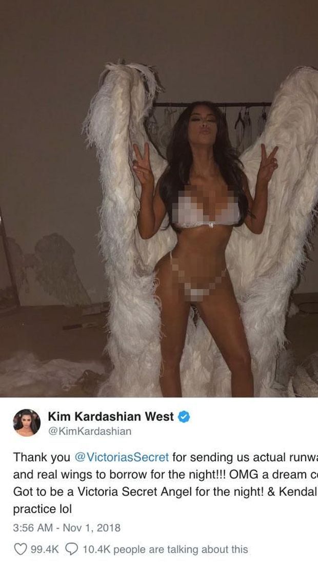 Kim Kardashian memilih jadi bidadari Victoria's Secret untuk Halloween tahun ini.