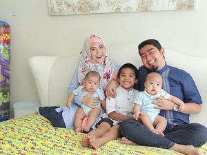 Urusan Mengasuh Anak, Ustaz Solmed Jadi Ayah Serba Bisa Urusan Mengasuh Anak, Ustaz Solmed Jadi Ayah Serba Bisa