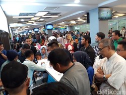 Delay 9 Jam, Penumpang Lion Air Padang Terbang Pakai Pesawat Lain